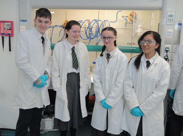 St Als Scientists Visit Glasgow University Lab